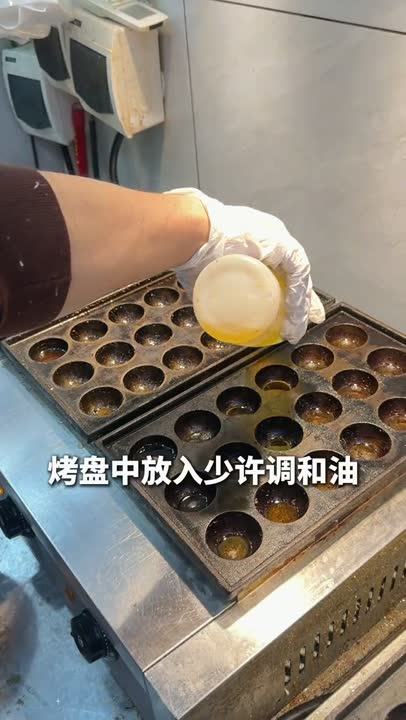 烤盘倒油